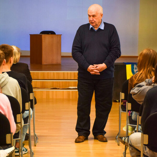 Ar skolēniem tikās LPRA priekšsēdētājs Tālis Veismanis