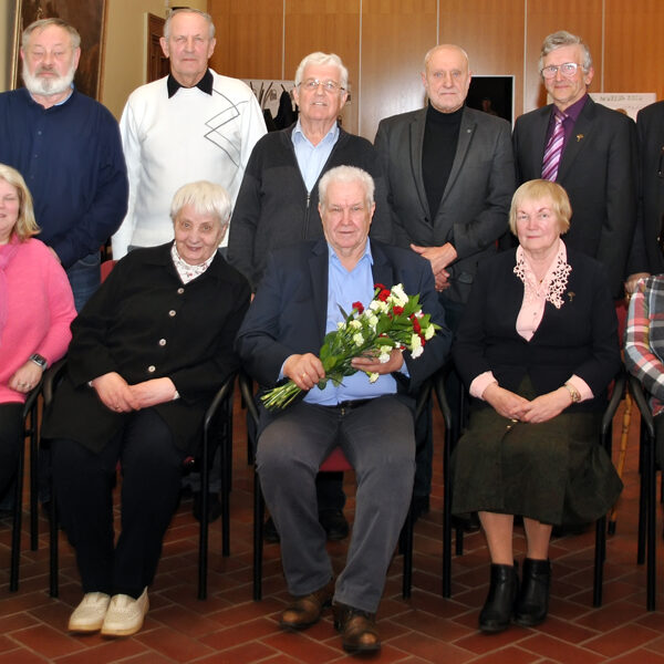 Valde (skatīt sadaļā Par Mums Vadība)