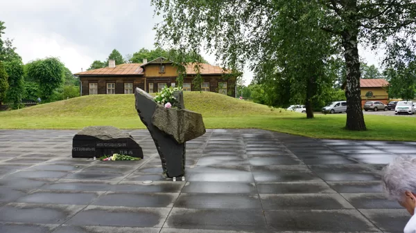 Kurzemes rajona Politiski represēto kluba rīkotā Komunistiskā genocīda upuru piemiņa