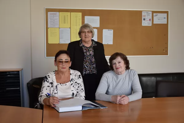 Vēlējumu Kokneses vidusskolai ierakstīja Ilga Tiltiņa, Aina Kokina un Monika Dzene.