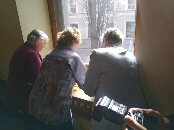 Balsu skaitīšanas komisija darbā
